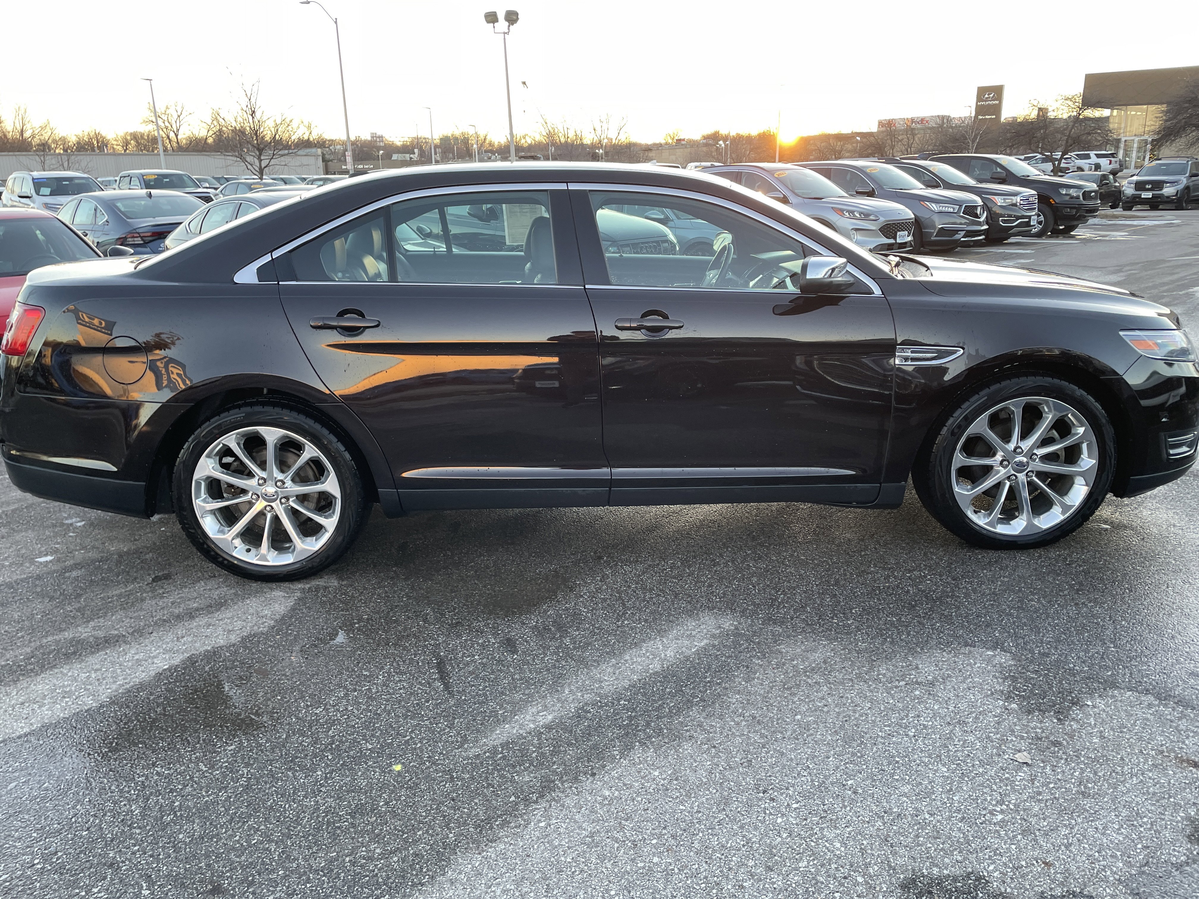 Used 2013 Ford Taurus Limited image 4
