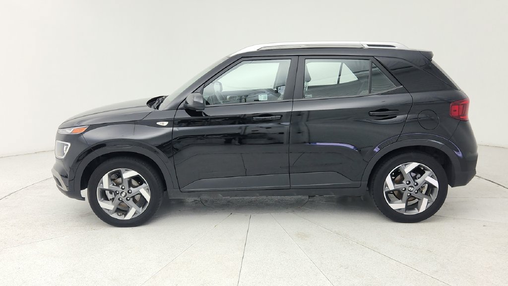 Used 2025 Hyundai Venue SEL FWD image 4