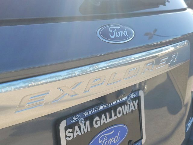 Certified 2023 Ford Explorer Platinum w/ Technology Package AWD/4WD image 11