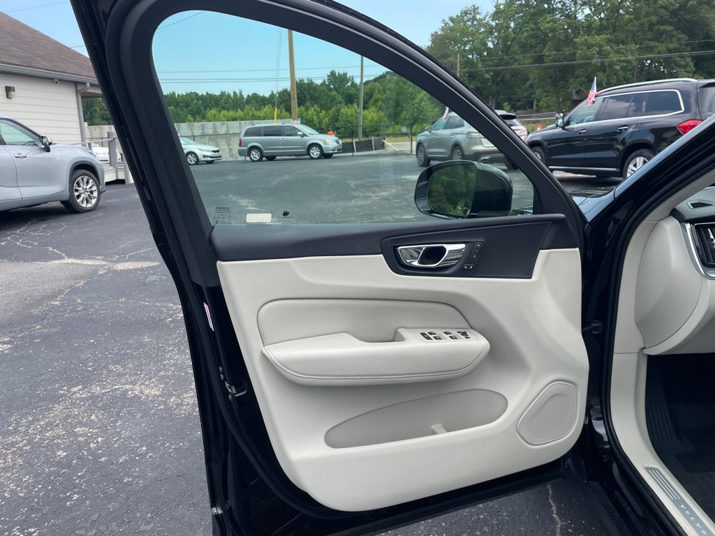 Used 2018 Volvo XC60 T5 Momentum AWD/4WD image 11