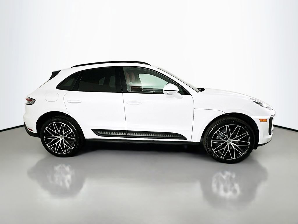 Certified 2026 Porsche Macan AWD/4WD image 8