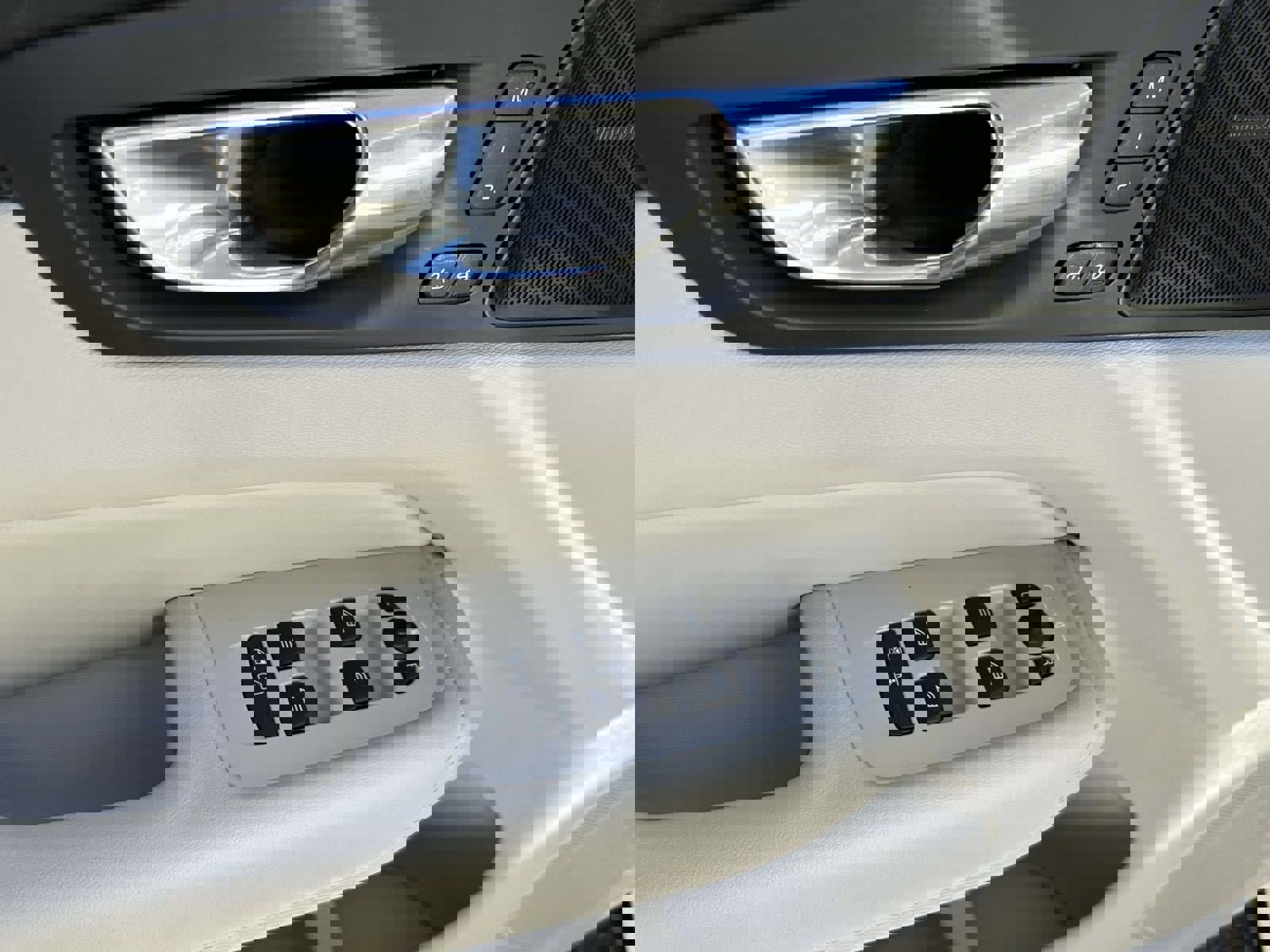 Certified 2023 Volvo XC60 B5 Plus w/ Climate Package image 21