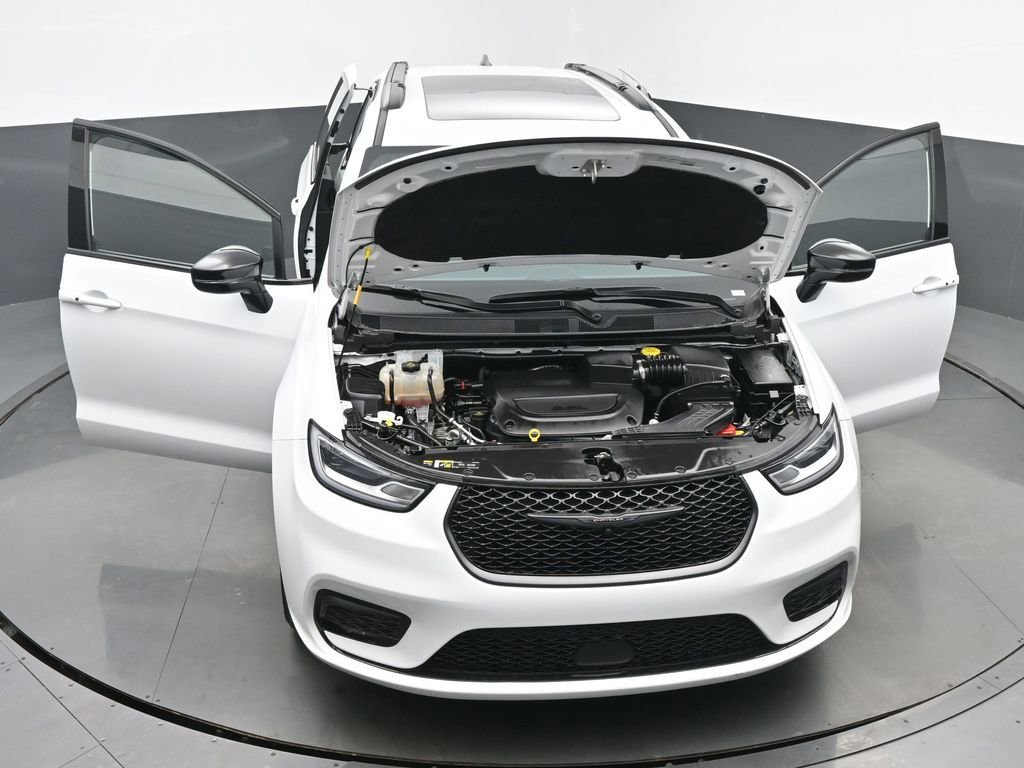 Used 2025 Chrysler Pacifica Limited image 60