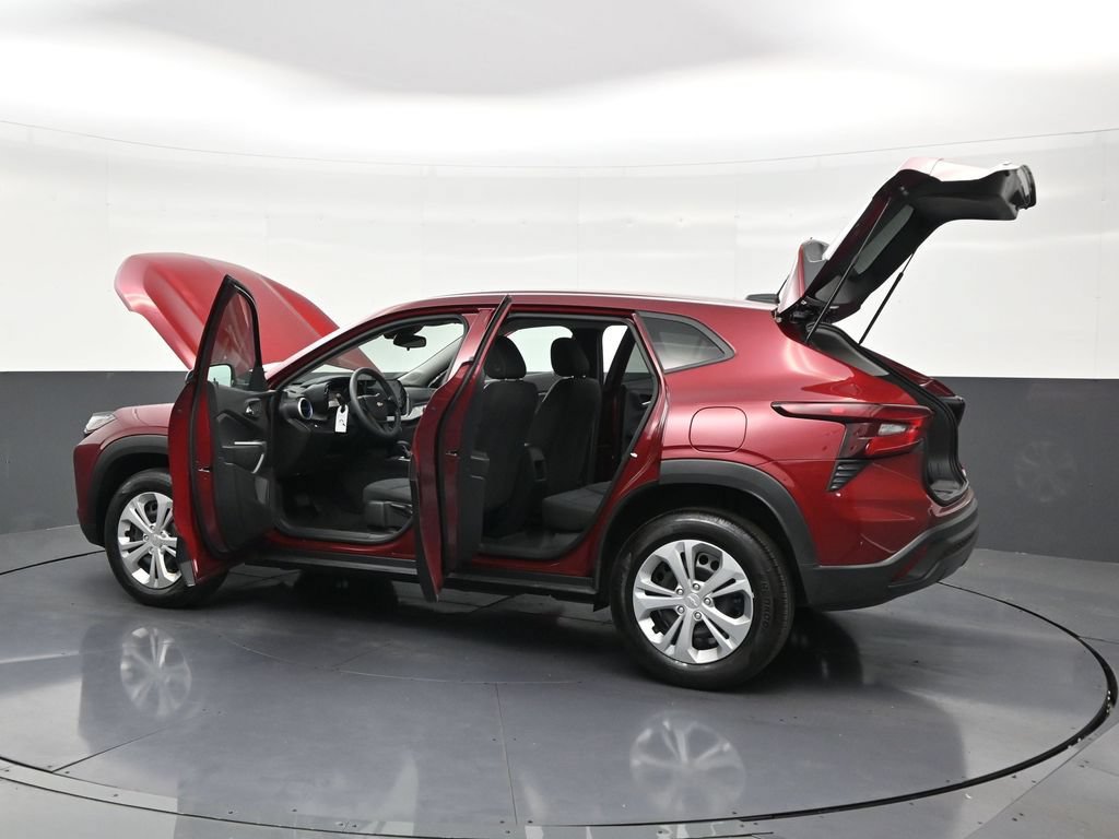 Used 2025 Chevrolet Trax LS FWD image 33