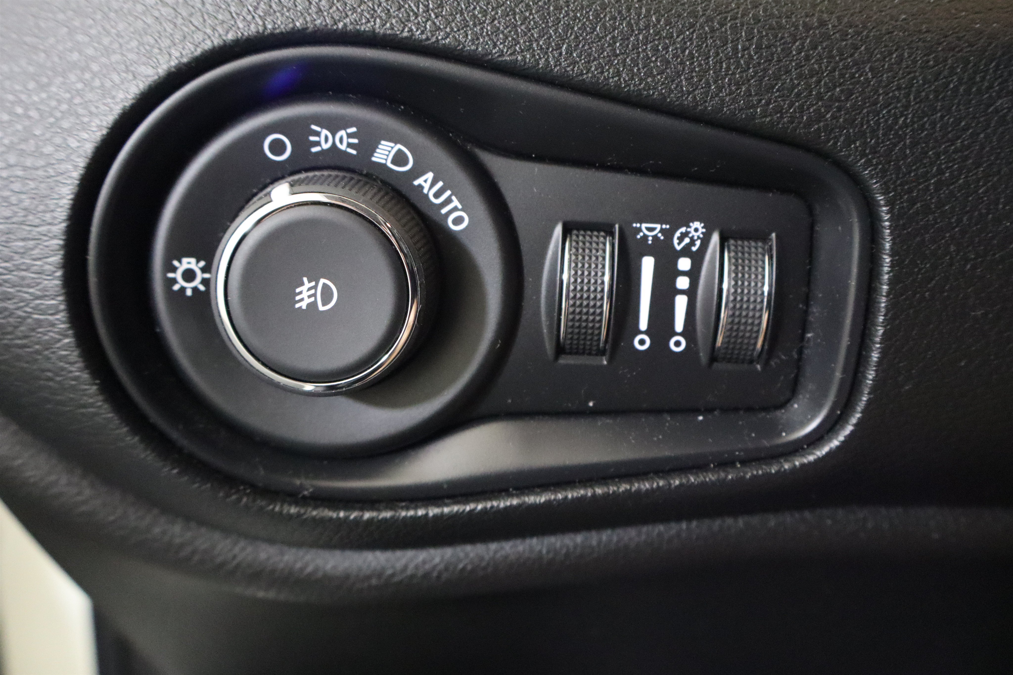 Used 2020 Jeep Renegade Altitude AWD/4WD image 30