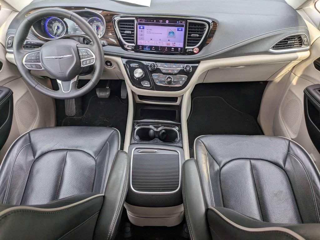 Used 2023 Chrysler Pacifica Limited FWD image 16