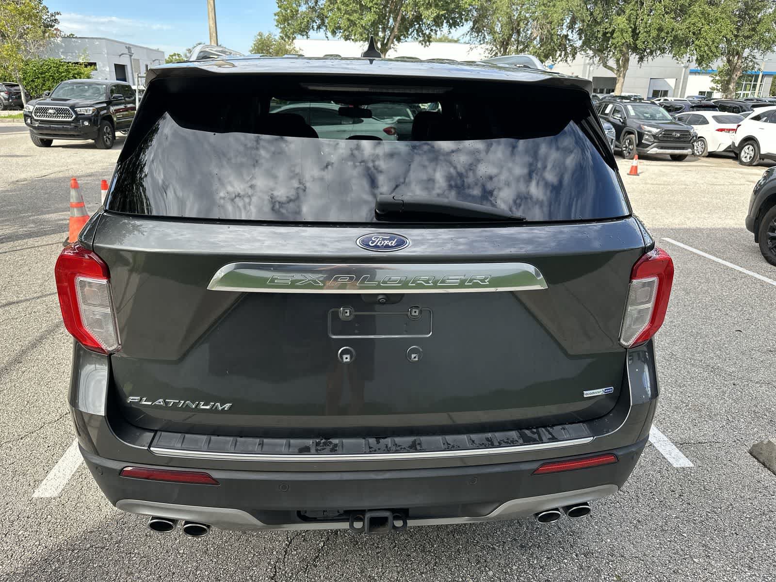 Used 2020 Ford Explorer Platinum w/ Premium Technology Package AWD/4WD image 7