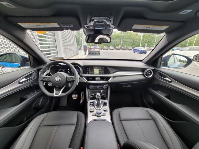 Used 2025 Alfa Romeo Stelvio Sprint AWD/4WD image 23