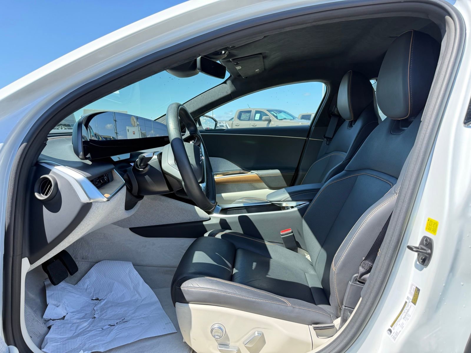 Used 2024 Lucid Air Pure image 5