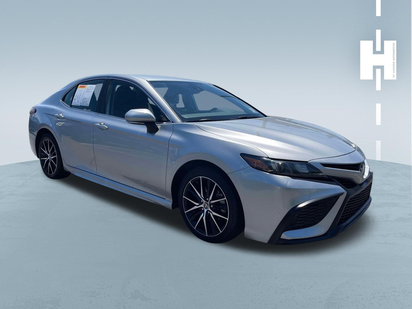 Used 2023 Toyota Camry SE FWD image 1