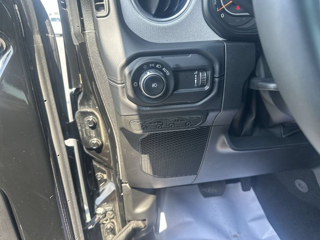 Used 2026 Jeep Wrangler Unlimited Sahara AWD/4WD image 20