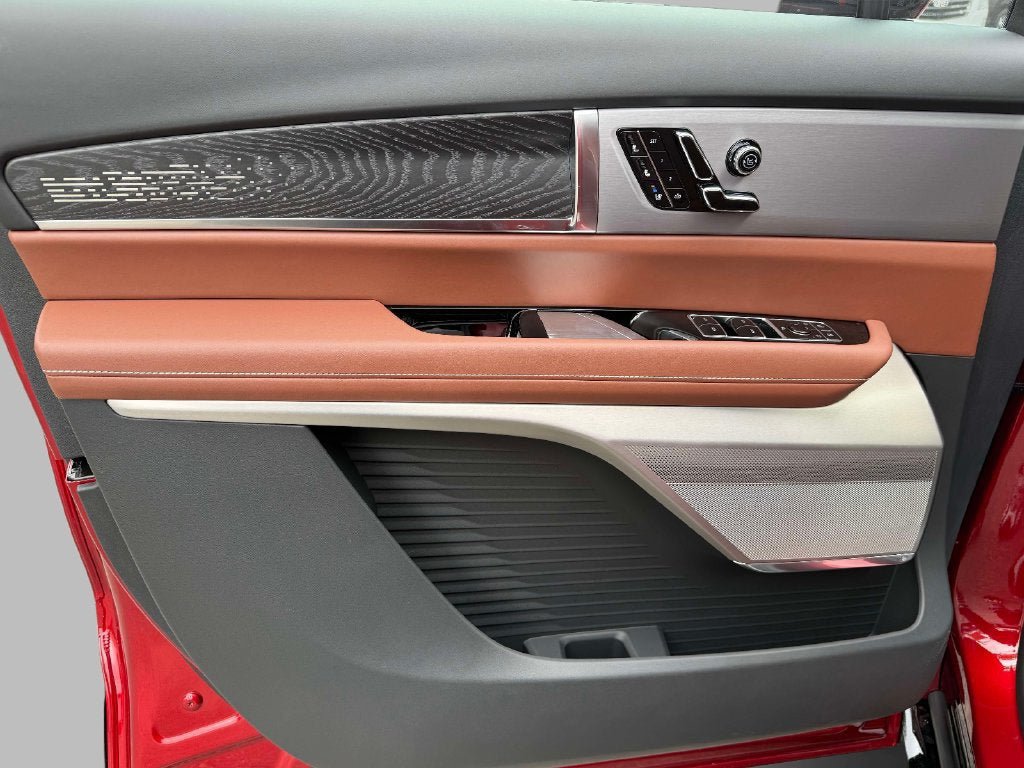 New 2027 Cadillac Vistiq Sport w/ LPO, Floor Liner Package AWD/4WD image 18
