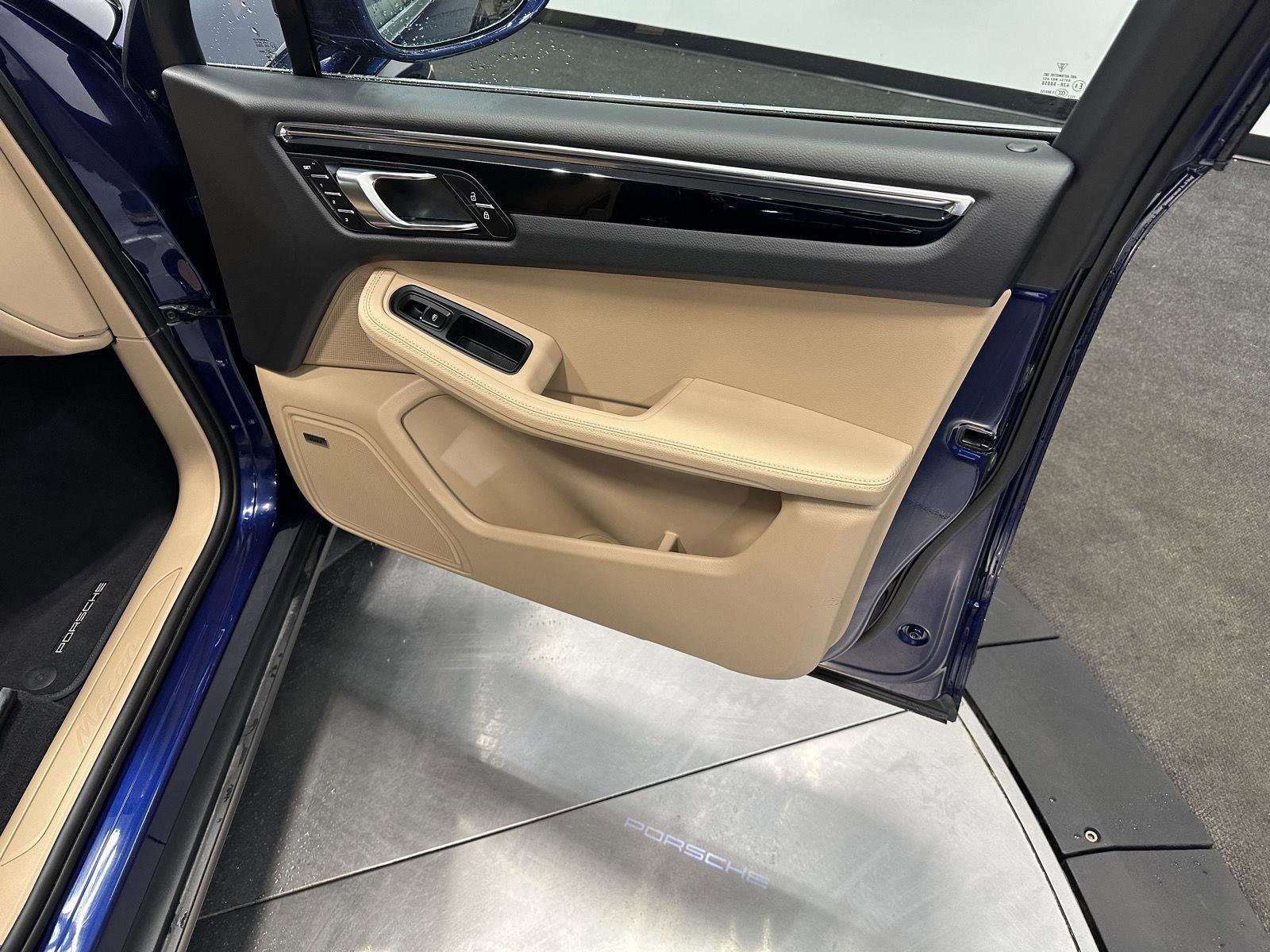 Certified 2026 Porsche Macan AWD/4WD image 43