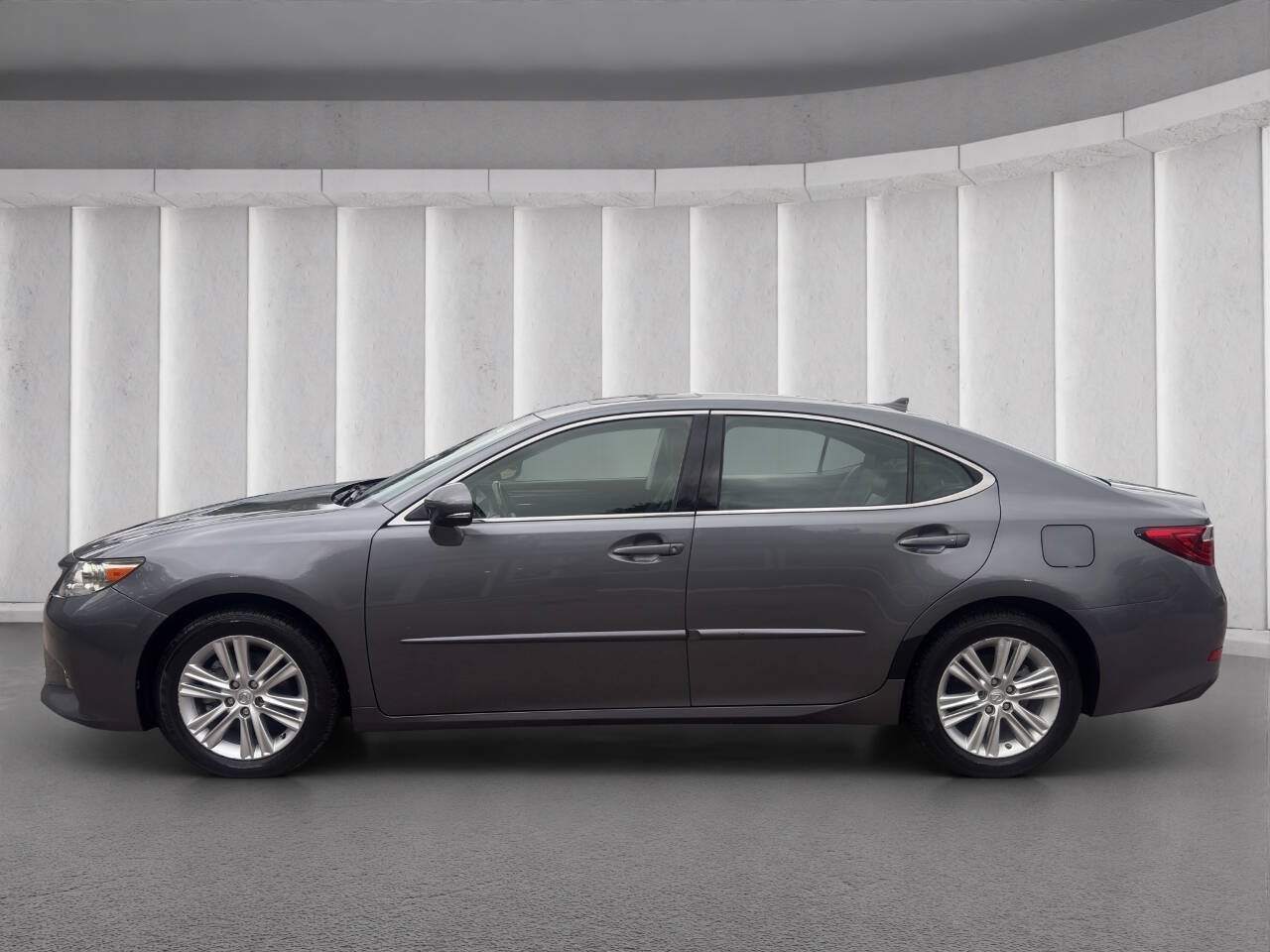 Used 2014 Lexus ES 350 w/ Premium Package FWD image 2