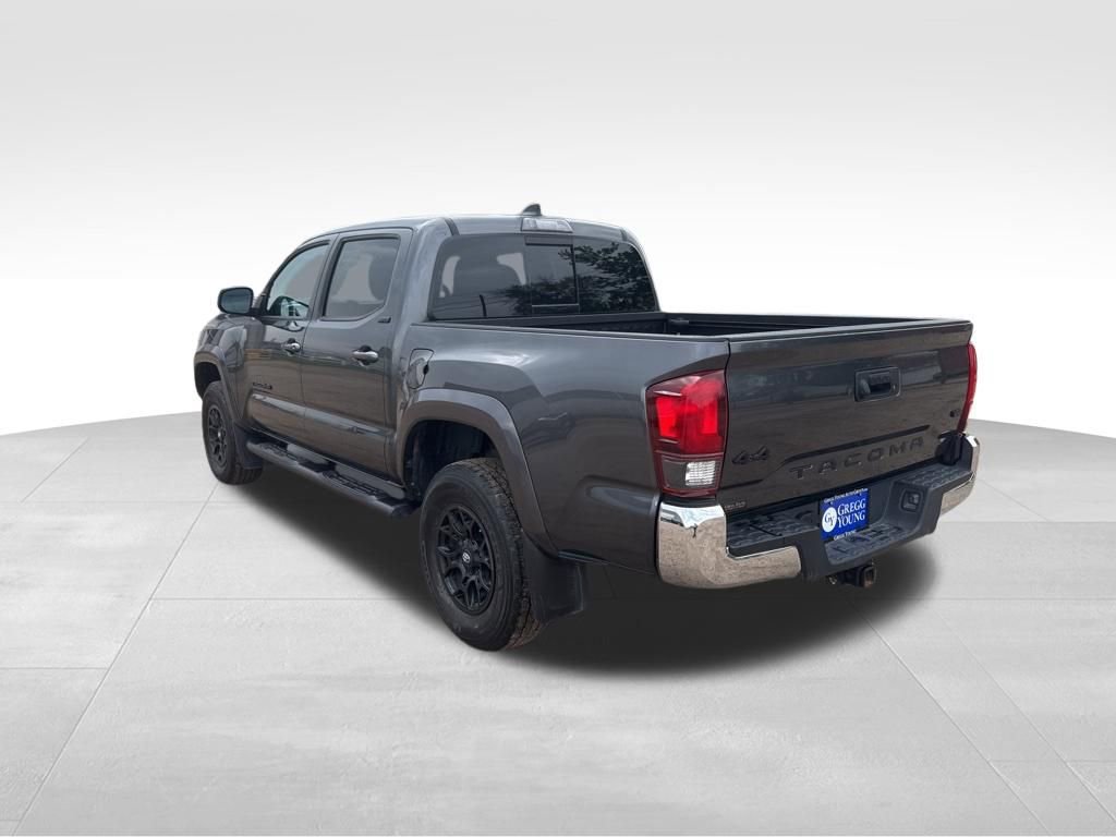 Used 2020 Toyota Tacoma SR5 w/ Blackout Package AWD/4WD image 9