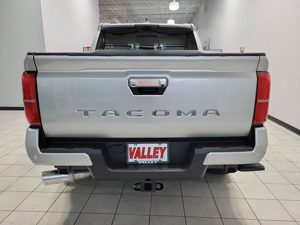 Used 2025 Toyota Tacoma Limited image 12