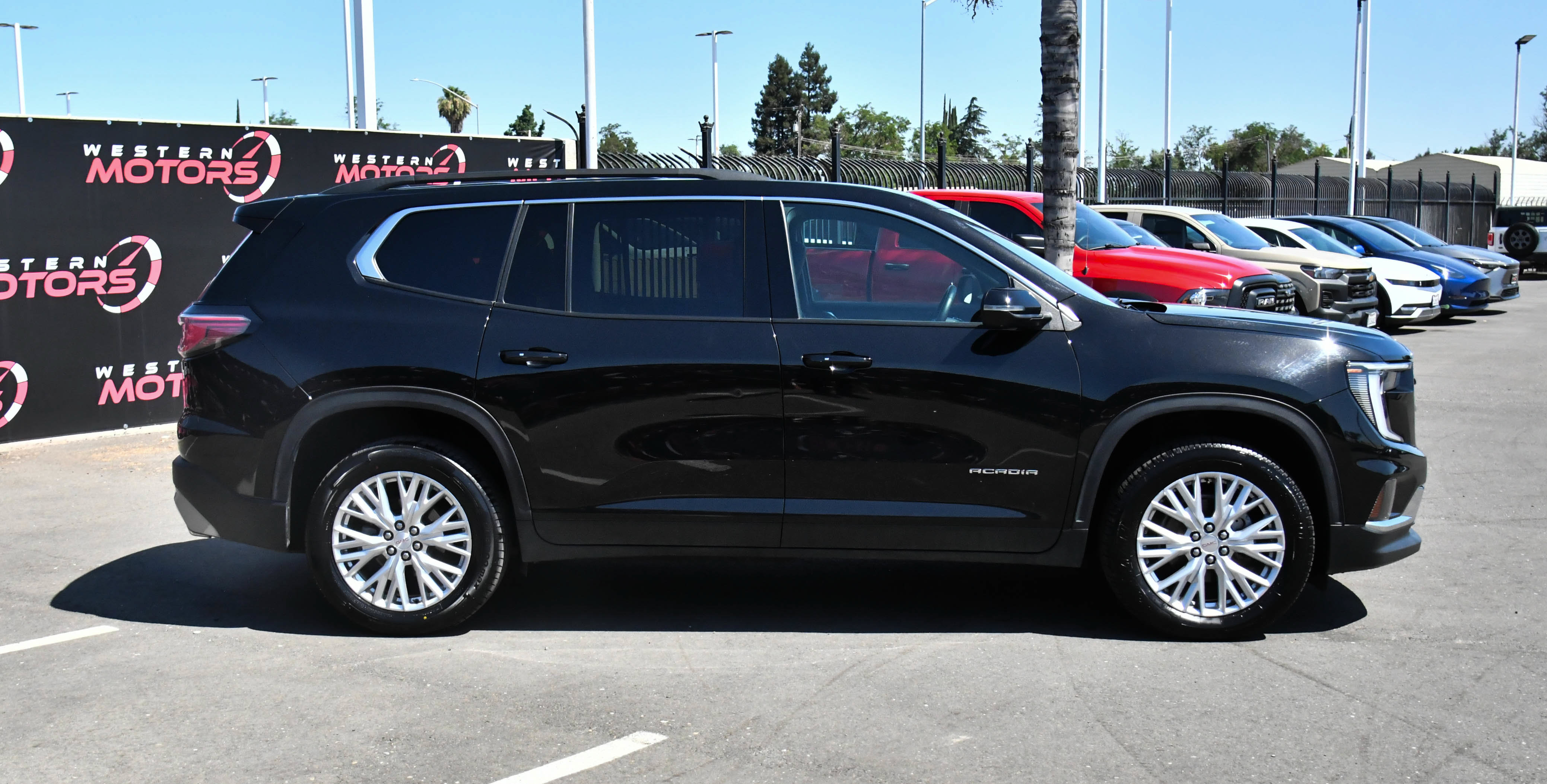 Used 2024 GMC Acadia Elevation FWD image 9