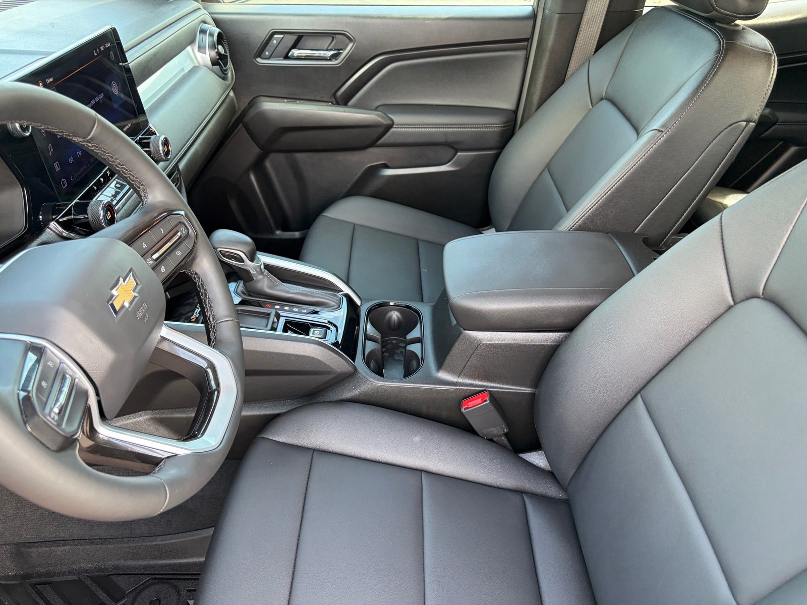 Used 2025 Chevrolet Colorado W/T w/ WT Convenience Package II RWD image 17