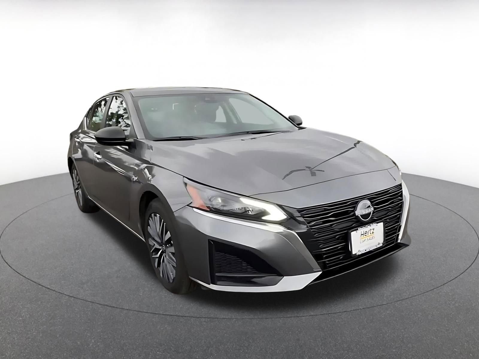Used 2025 Nissan Altima 2.5 SV FWD image 3