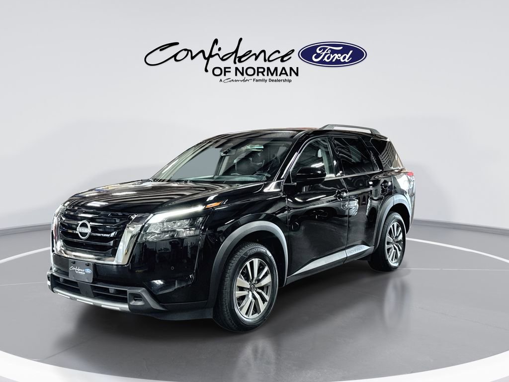 Used 2025 Nissan Pathfinder SL image 3