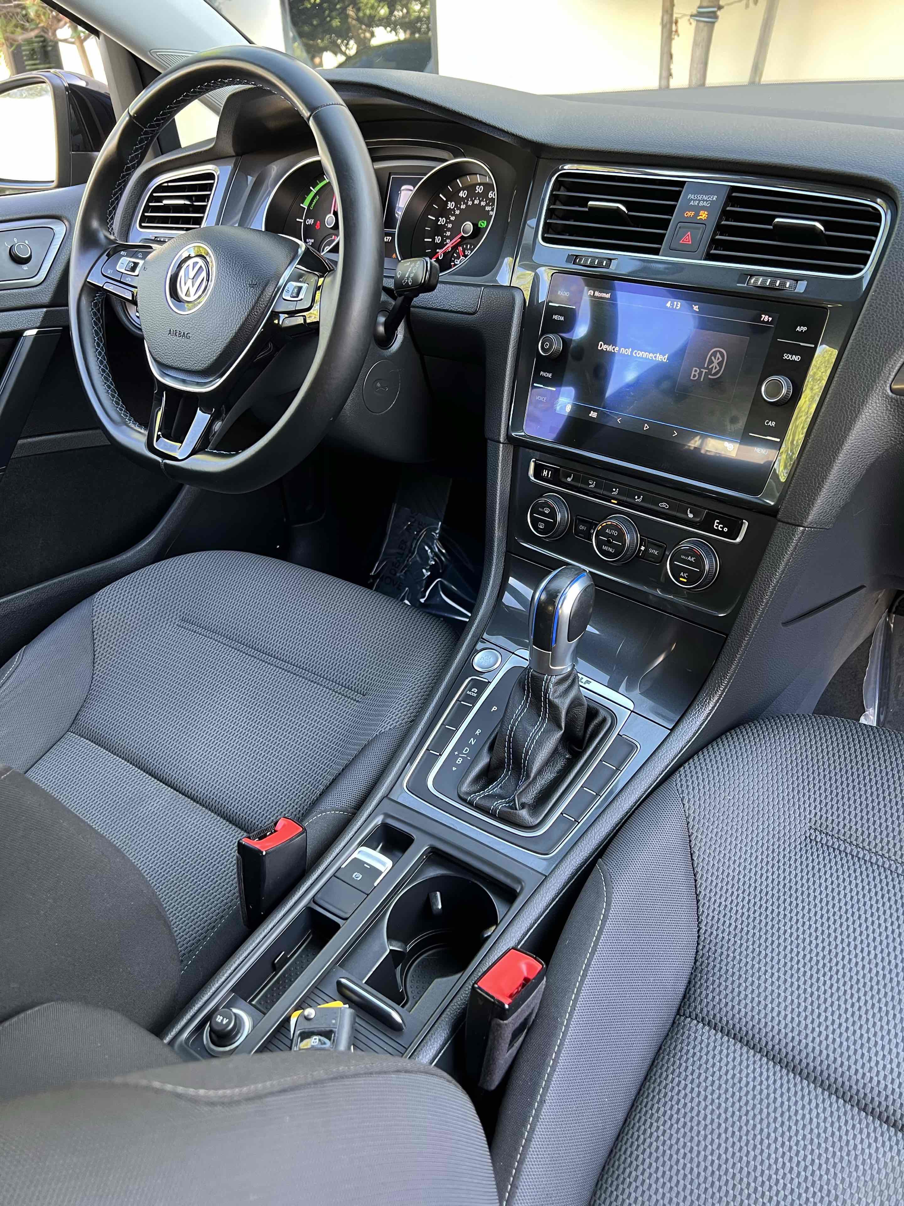 Used 2019 Volkswagen e-Golf SE w/ Driver Assistance Package FWD image 37