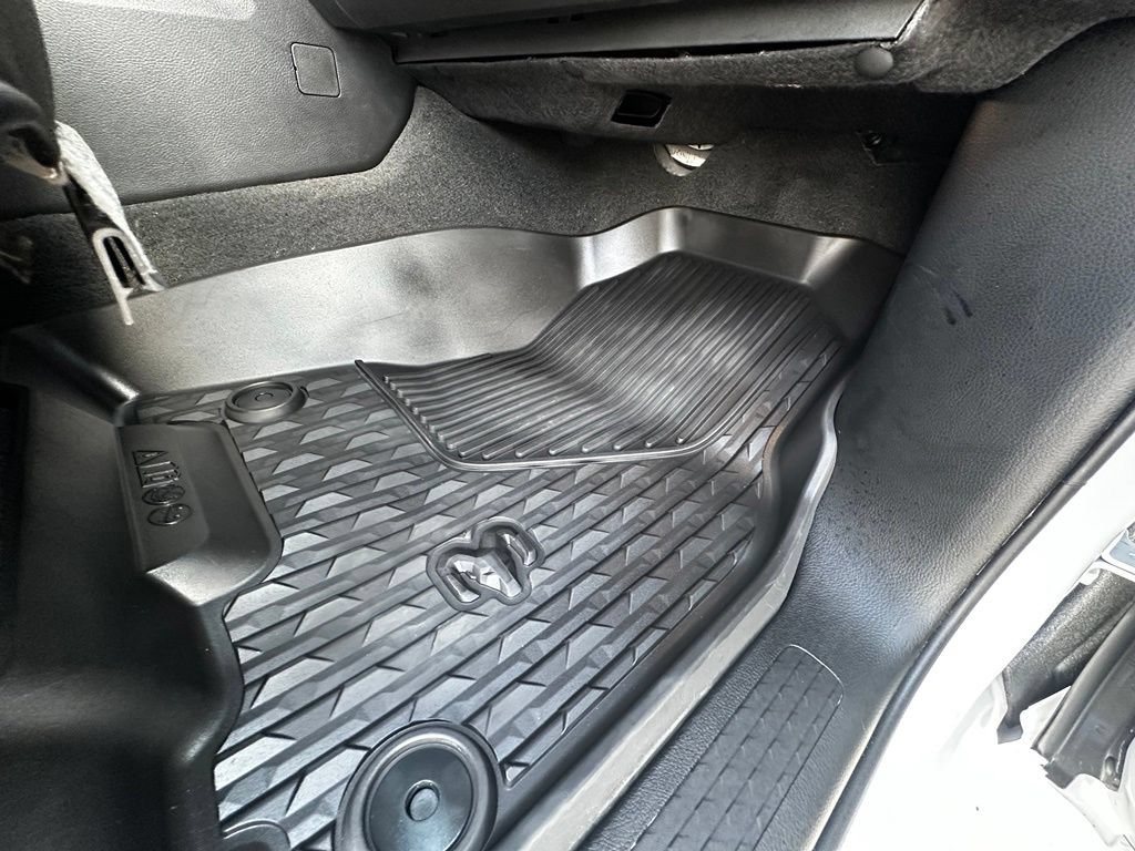 Used 2024 RAM 1500 Laramie AWD/4WD image 32