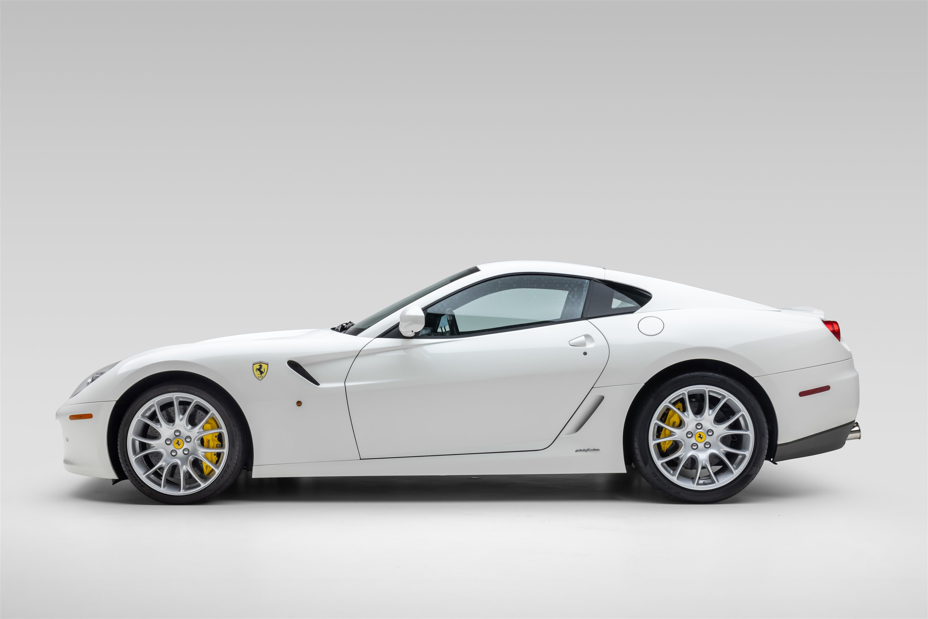 Certified 2010 Ferrari 599 GTB Fiorano RWD image 5
