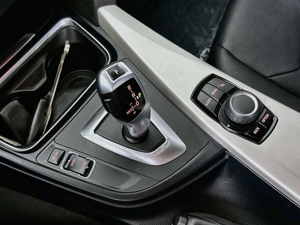 Used 2015 BMW 320i Sedan RWD image 16