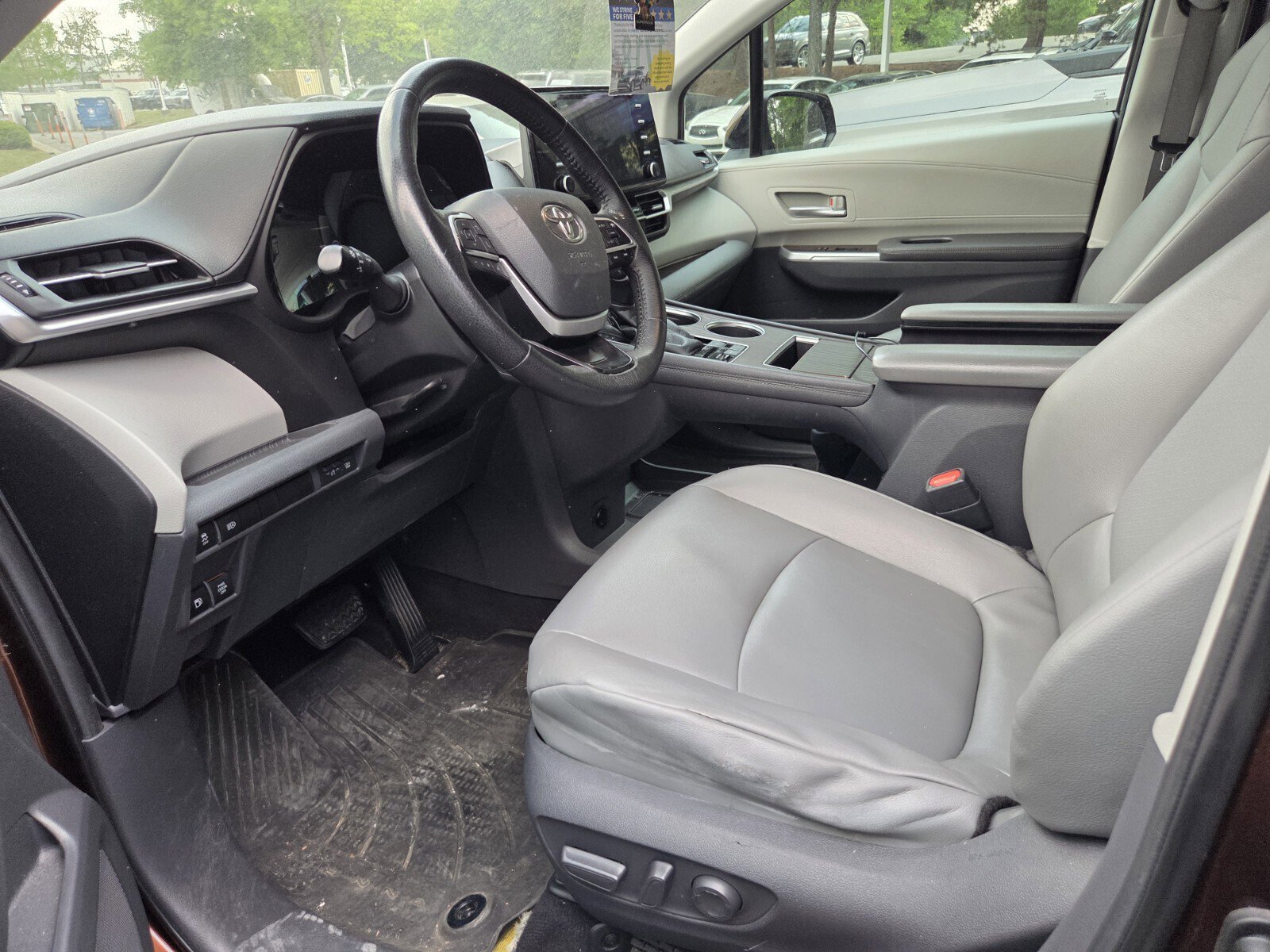 Used 2021 Toyota Sienna XLE FWD image 5