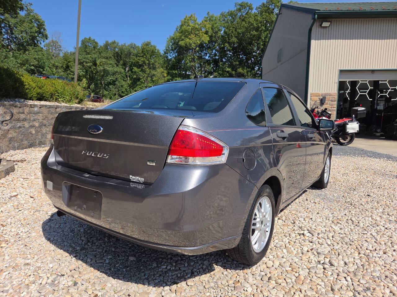 Used 2010 Ford Focus SE FWD image 7