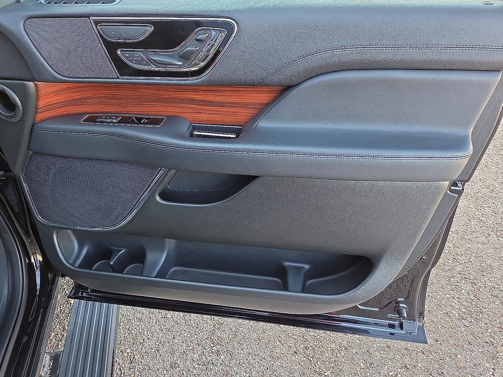 Used 2024 Lincoln Navigator Reserve image 15