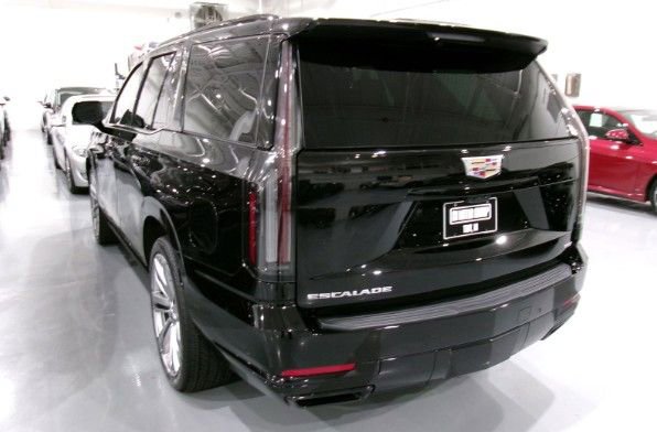 Certified 2025 Cadillac Escalade Sport w/ Touring Package AWD/4WD image 4