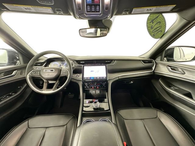 Used 2024 Jeep Grand Cherokee Limited w/ Black Appearance Package AWD/4WD image 3