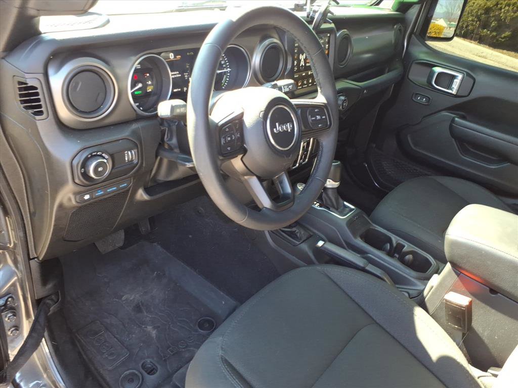 Used 2023 Jeep Wrangler Unlimited w/ Cold Weather Group image 6
