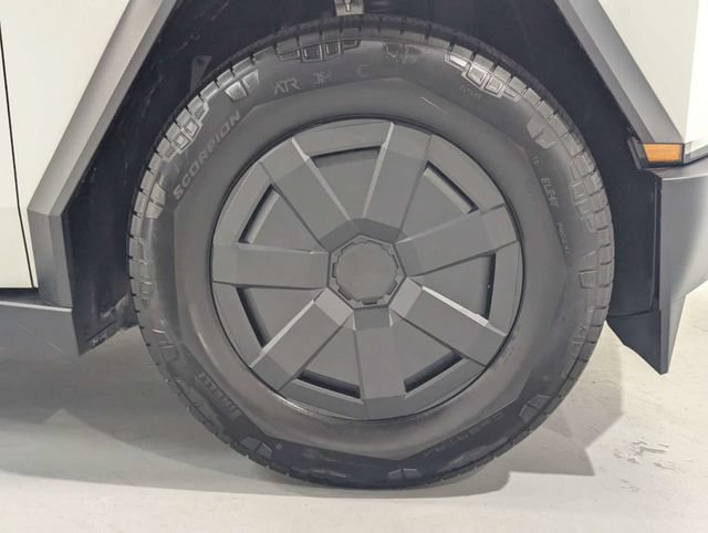 Used 2025 Tesla Cybertruck AWD Crew Cab image 28
