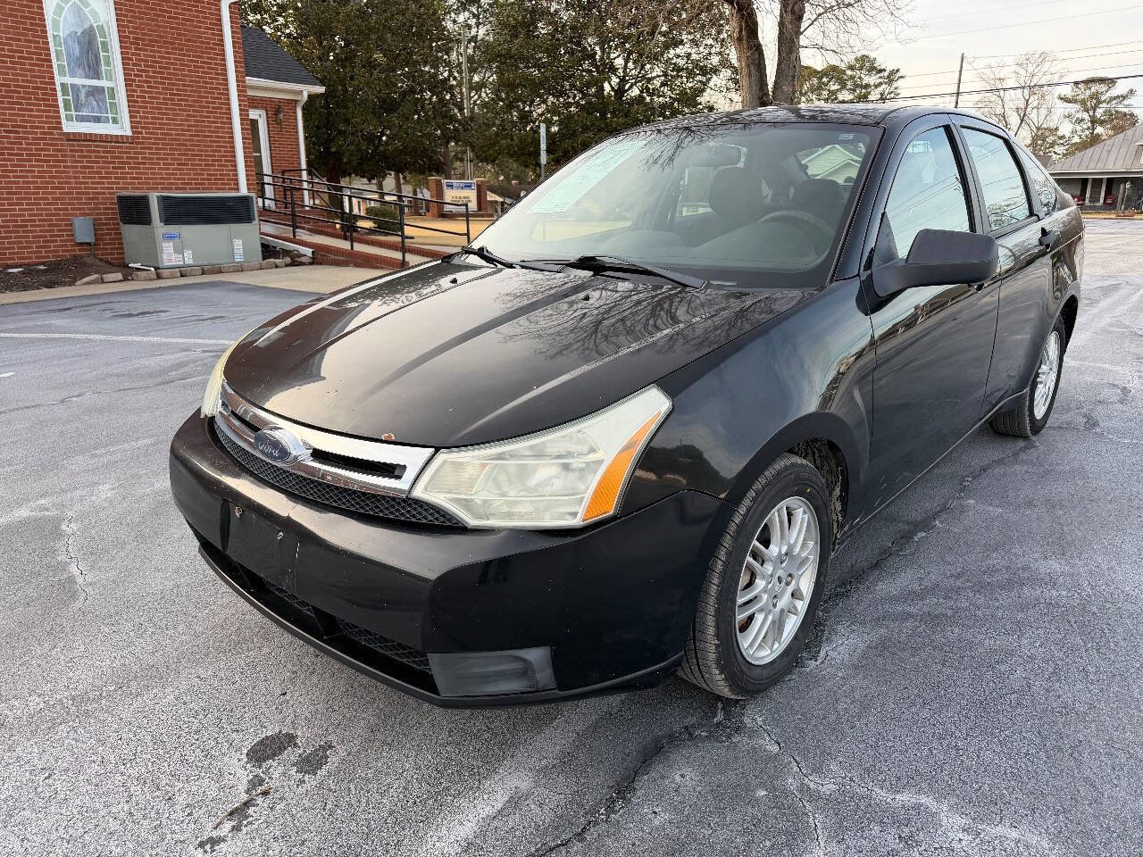 Used 2010 Ford Focus SE image 2