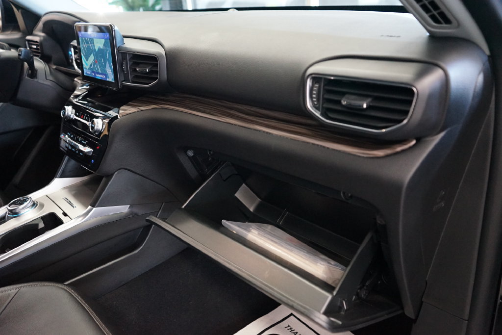 Used 2023 Ford Explorer Limited w/ Equipment Group 301A AWD/4WD image 46