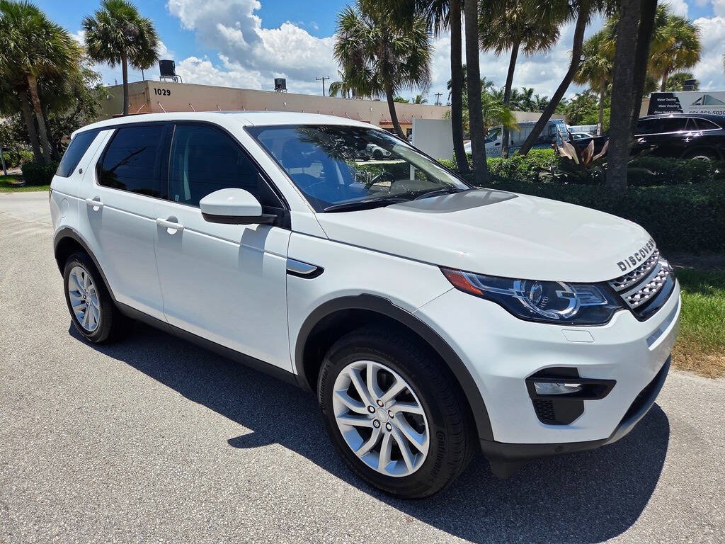 Used 2017 Land Rover Discovery Sport HSE AWD/4WD image 4