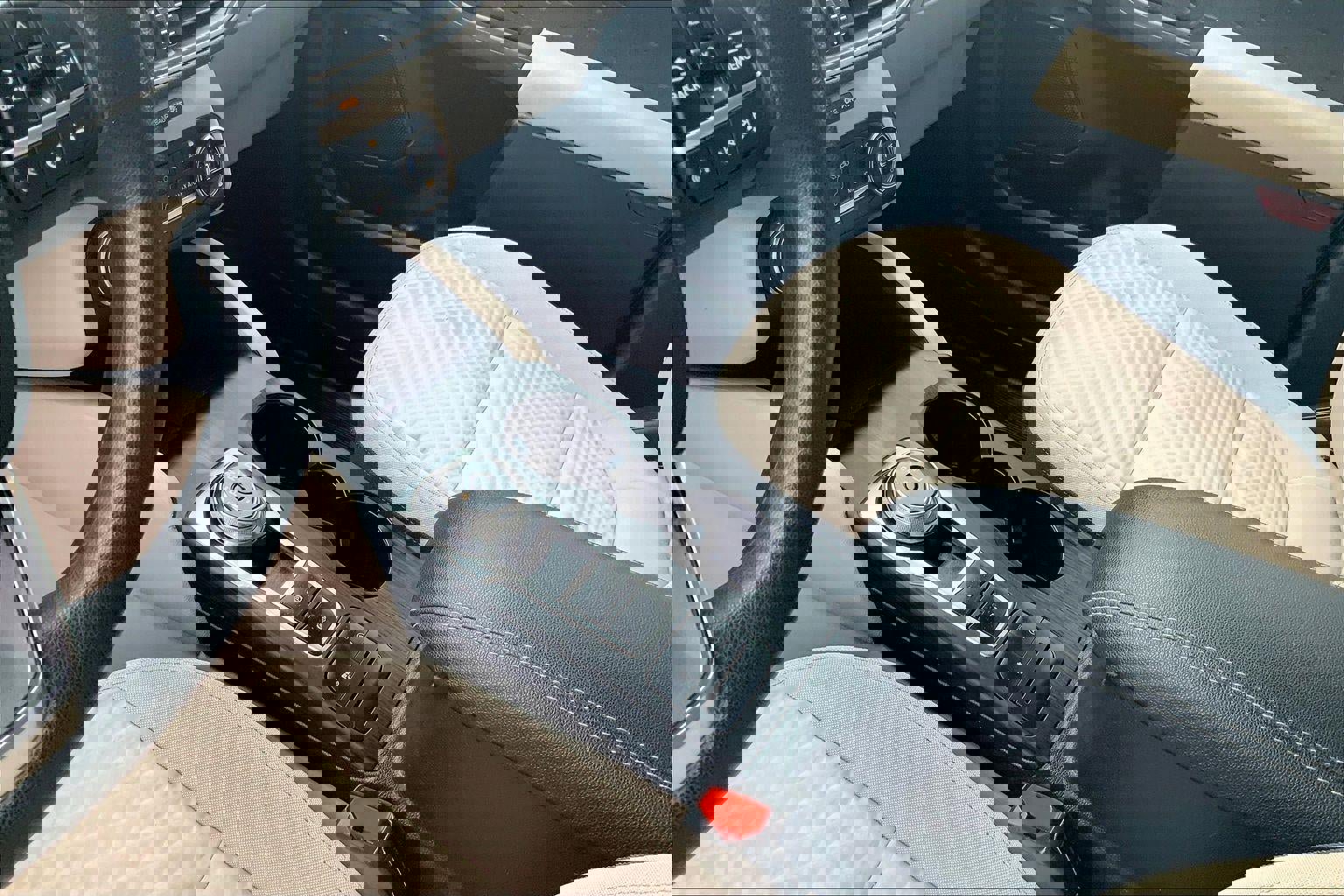 Used 2020 Ford Escape SE image 16