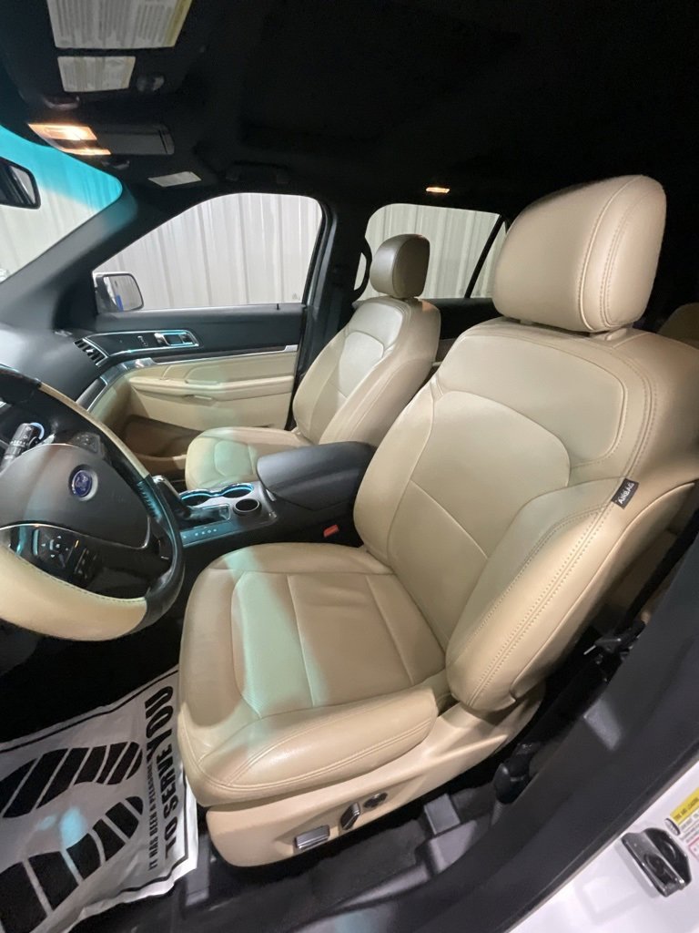 Used 2017 Ford Explorer Limited w/ Equipment Group 301A image 8