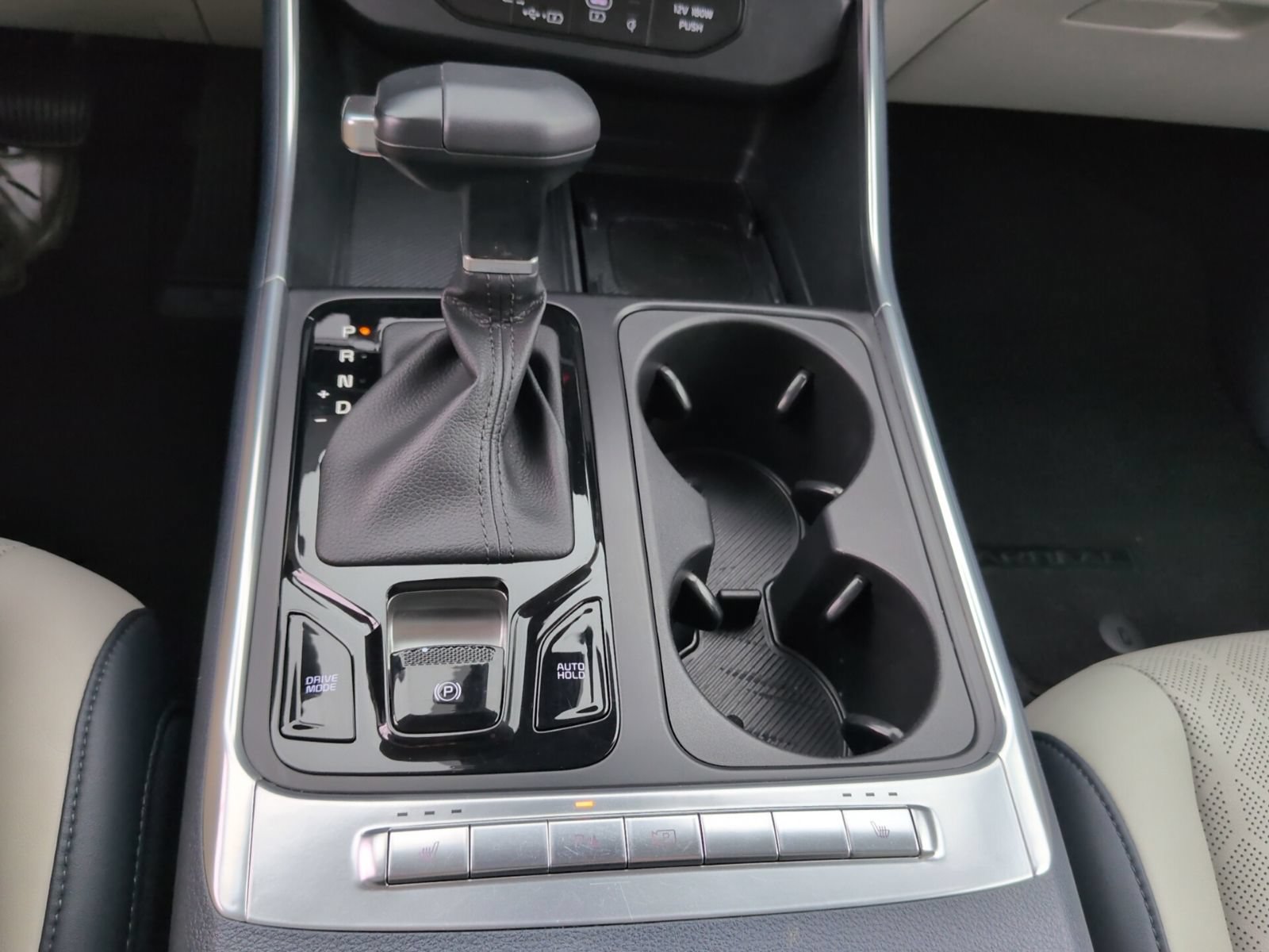 Used 2025 Kia Carnival EX FWD image 26