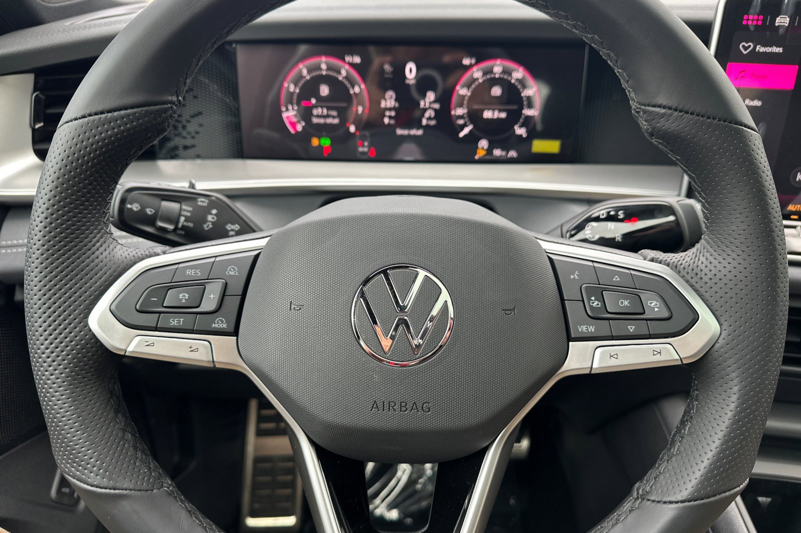 New 2026 Volkswagen Tiguan SE R-Line image 23