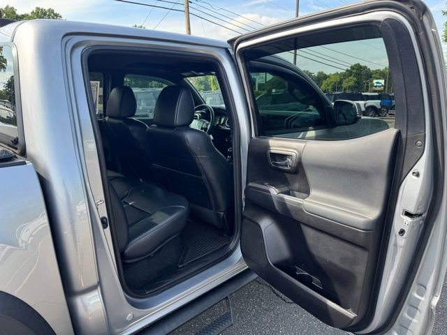 Used 2019 Toyota Tacoma TRD Off-Road AWD/4WD image 15