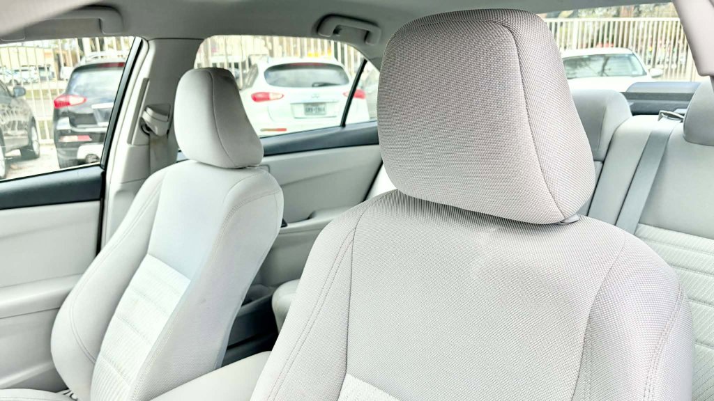 Used 2016 Toyota Camry LE image 10