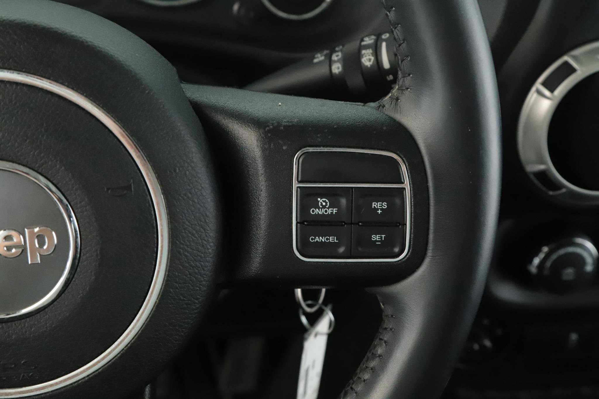 Used 2017 Jeep Wrangler Unlimited Sahara w/ Connectivity Group AWD/4WD image 7