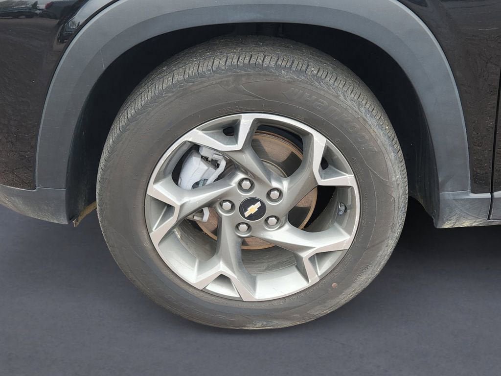 Used 2025 Chevrolet Trax LT w/ LT Convenience Package FWD image 14