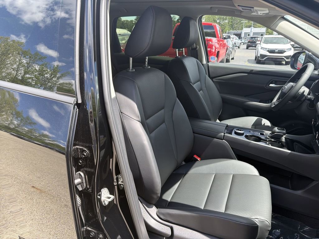 New 2026 Nissan Rogue SV AWD/4WD image 18