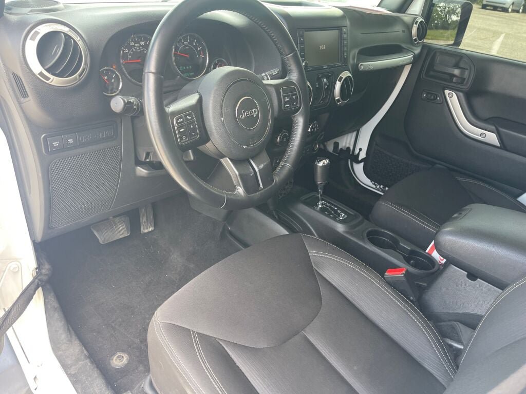 Used 2018 Jeep Wrangler Unlimited Rubicon w/ Cold Weather Group AWD/4WD image 5