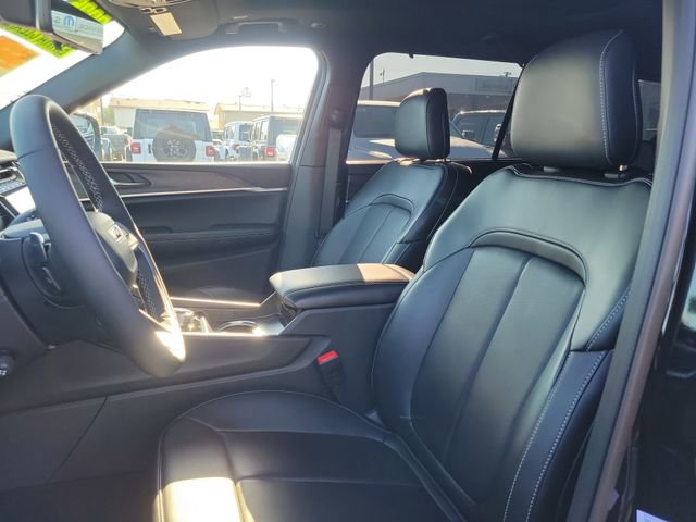 Certified 2025 Jeep Grand Cherokee L Limited w/ Luxury Tech Group II image 17