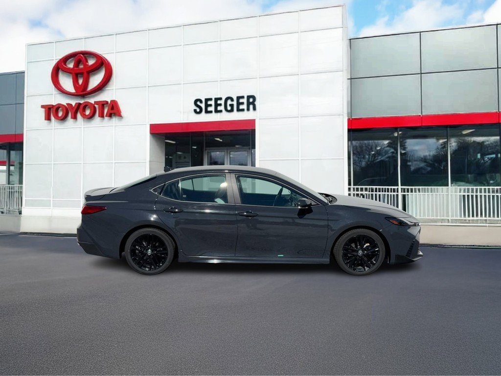 Used 2025 Toyota Camry Hybrid image 2